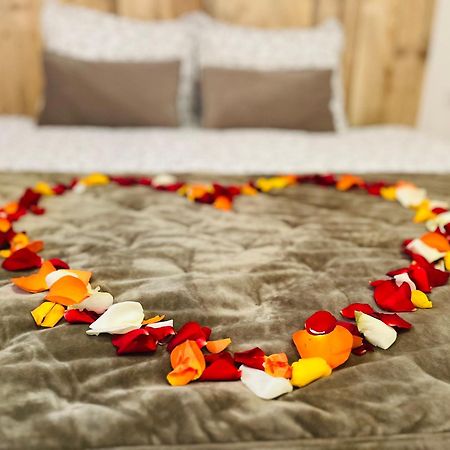 Gite A L'Ombre Des Magnolias Lesterps Ngoại thất bức ảnh